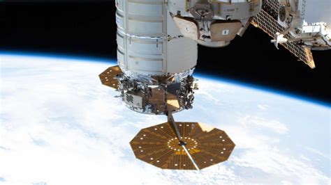 Us Company Boosts Space Station Orbit Showing Nasa Doesnt Have To