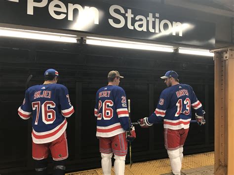 The Playoffs - Jogadores dos Rangers vão de metrô para treino no