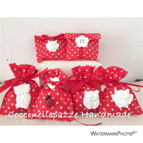 Per una confettata diy, al semplice food cost dovete aggiungere il tempo che vi porterà via l'organizzazione dell'allestimento, in. SACCHETTI PORTA CONFETTI FAI DA TE PER LAUREA O CRESIMA ...