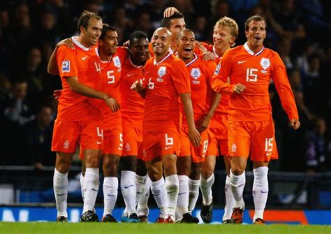 The netherlands national football team is the national association football team of the netherlands and is controlled by the royal dutch football association (knvb), the governing body for football in the netherlands. All Football Blog Hozleng: Football Photos - Netherlands ...