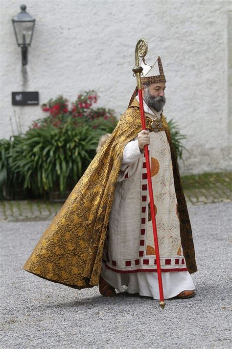 Early Medieval Bishop Costume Imagens Católicas Imagens Religiosas