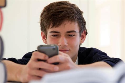 ¿cómo Usan El Smartphone Los Jóvenes De Hoy Motorola Respondió Esa