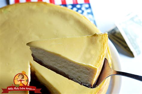 Notre cuisine test partage cette recette pour un gâteau au fromage de base qui est délicieux, seul ou assorti de garnitures. Recette du cheesecake traditionnel | Petits Plats Entre Amis