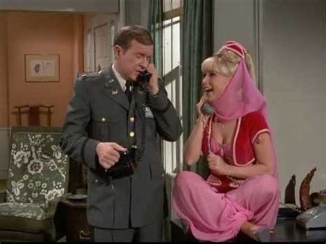 Wie soll das weitergehen?) der beliebten fernsehserie bezaubernde jeannie. Bezaubernde Jeannie - Barbara Eden & Larry Hagman 1960er ...