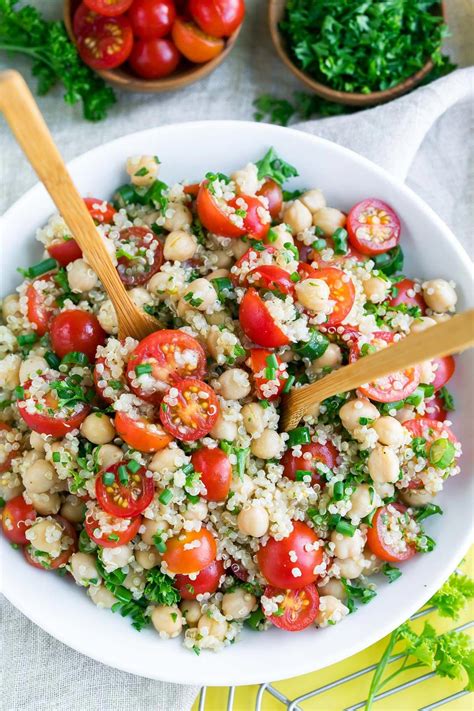 This Tomato Quinoa Salad Is Fast Flavorful And Easily Made In Advance