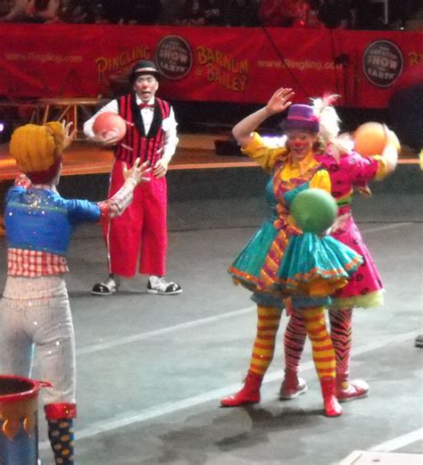 Female Clowns Ringling Bros Barnum And Bailey Clowns Don T Wear Complete Facepaint Too Scarey