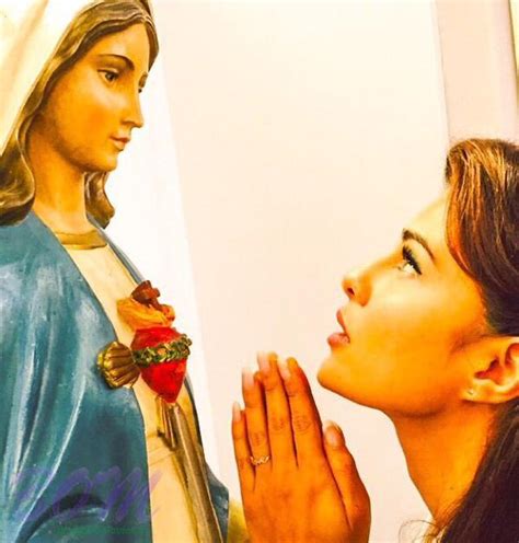 Jacqueline Fernandez With Mother Mary Idol Photo Bom Digital Media