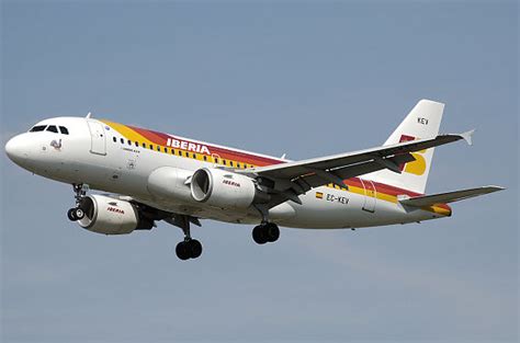 Der flughafen liegt zentral auf der filderebene an der südlichen grenze der landeshauptstadt stuttgart zum landkreis esslingen. Air Berlin und Iberia starten Kooperationsabkommen ...