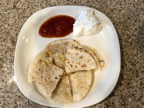 The total number of calories in a chicken quesadilla is 525. It may not be pretty, but this huge plate of quesadillas was