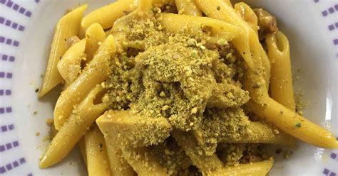 Versare la pasta in una teglia da forno, coprirla con la besciamella aromatizzata allo zafferano e farla gratinare per 10 minuti a 220°c. Pasta con funghi, salsiccia e zafferano. Subito pronta