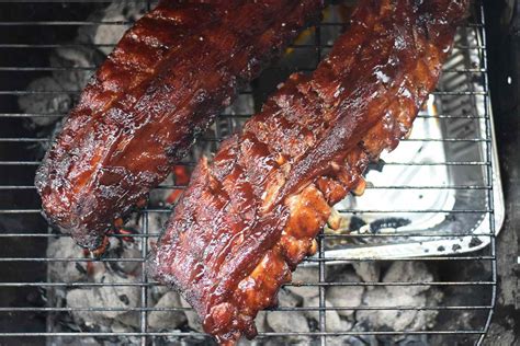 How To Make Barbecue Ribs On A Charcoal Grill Charcoal Grill Recipes