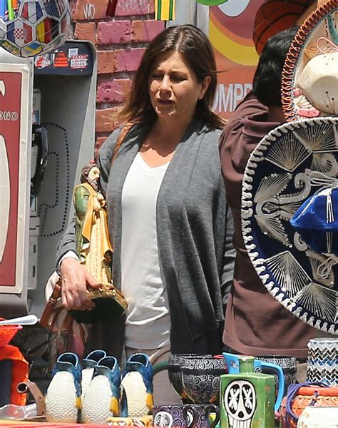 Vid O Jennifer Aniston Look Vieillot Et Bouffie Sur Le Tournage Du Film Cake Los Angeles