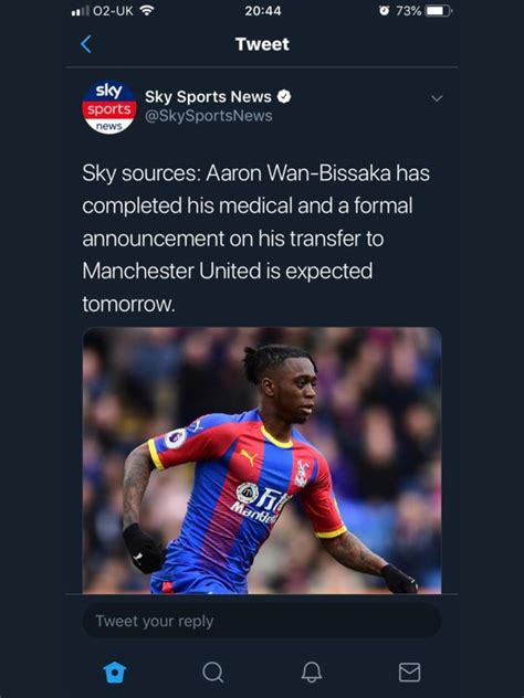 „manchester united spielt das gegenteil von modernem fußball. OFFICIAL: Manchester United Sign Aaron Wan-bissaka From ...