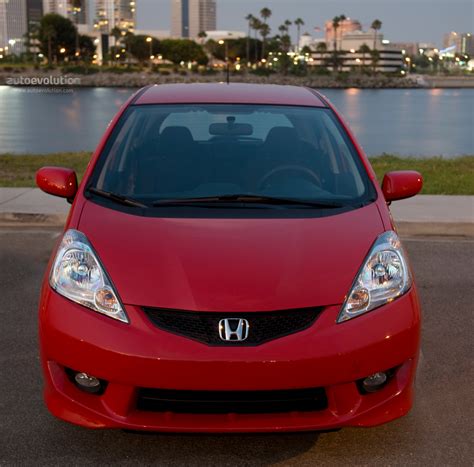 The bad bluetooth cell phone support and satellite radio aren't on the option list, and. HONDA Jazz/Fit specs & photos - 2008, 2009, 2010, 2011 ...