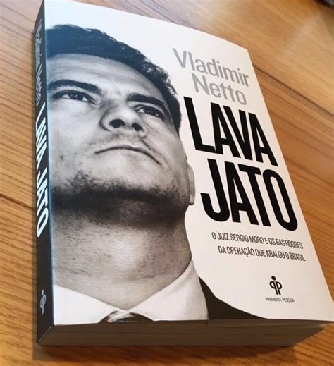 Born 1 august 1972) is a brazilian jurist, former federal judge and college professor who served as minister of justice and public. Livro Lava Jato O Juiz Sergio Moro E Os Bastidores ...