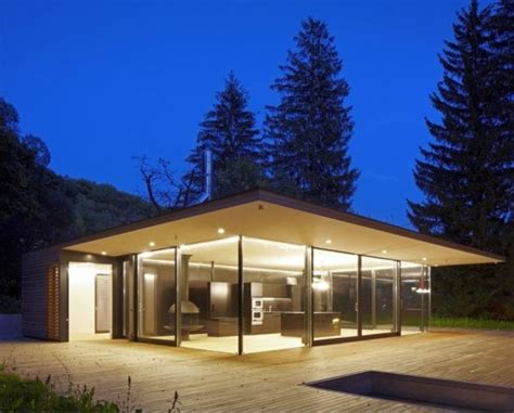 May 26, 2021 · rumah minimalis modern sebenarnya bukan sesuatu yang baru di dunia arsitektur. Desain Rumah Kaca Minimalis Modern - METRO PROPERTI