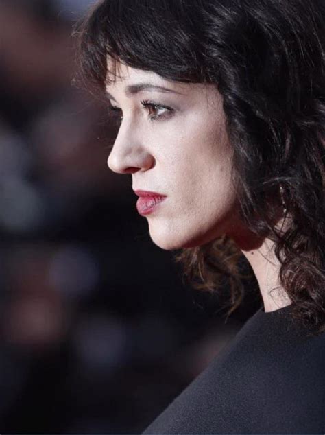 At this year's festival, she gave a speech in which the italian actress and director asia argento was among the first women in the movie business to. Asia Argento accusata di molestie, polemiche sui social ...