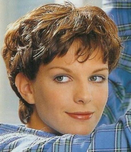 Short layered hairstyles for women over 50