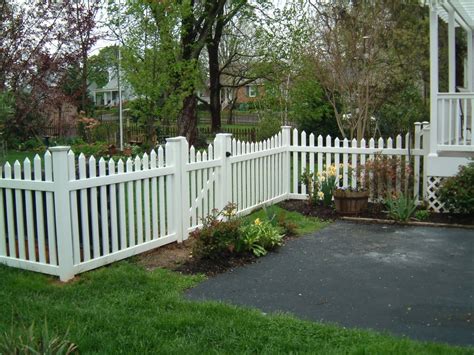 White Vinyl Picket Fence With Scallop Yelp