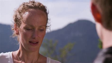 1 angélica vale como bibi. Marie sufre un fuerte pinchazo en el estómago cuando se ...