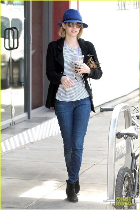 Emma Roberts Enjoys Catching Up On Girls With Yummy Cake By Her Side