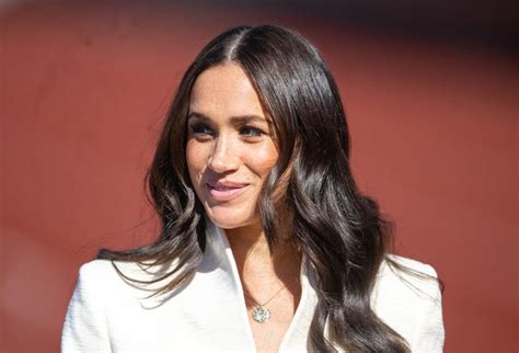 meghan markle s podcast is back after a period of royal mourning grazia