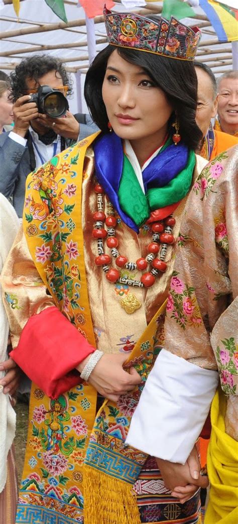 Jetsun pema was born at jigme dorji wangchuck national referral hospital in thimphu on 4 june 1990. Jetsun Pema- Queen of Bhutan | Royal brides, Royal fashion, Bhutan