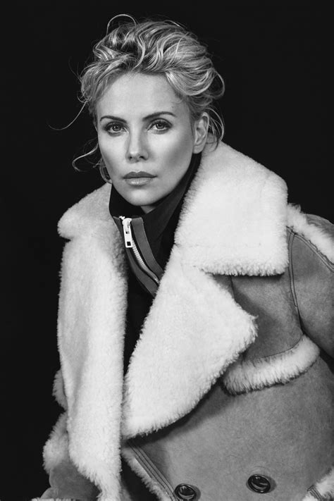 Celebrities Trands Charlize Theron Photoshoot For V Magazine 2016