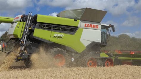 Claas Lexion 8900 Harvesting Barley W Claas Convio 1230 Header