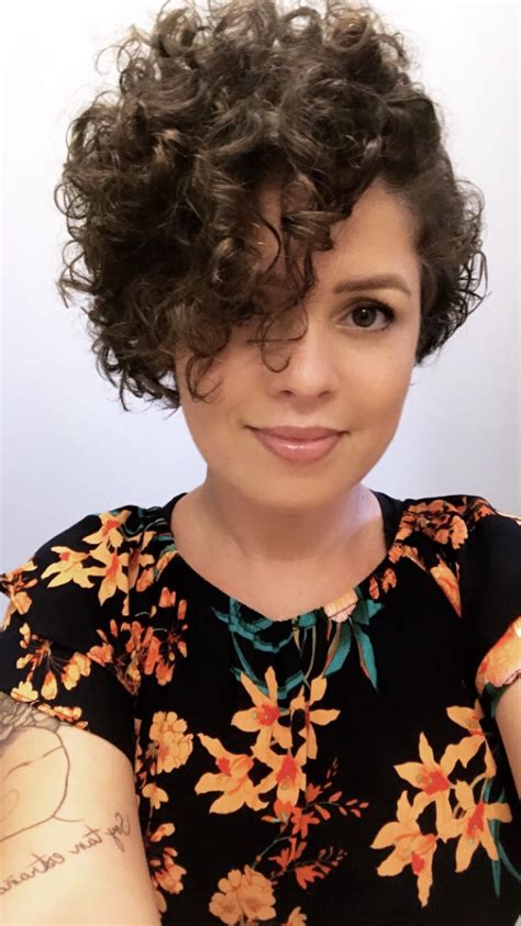 10 Recommendation Curly Pixie Cut For Round Face