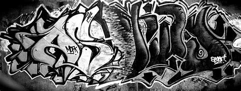 Tahapan akhir yang sangat penting dan berpengaruh dalam pengolahan bahan pangan sayuran menjadi minuman adalah kemasan yang menarik. Monokromatik - ASAS LUKISAN