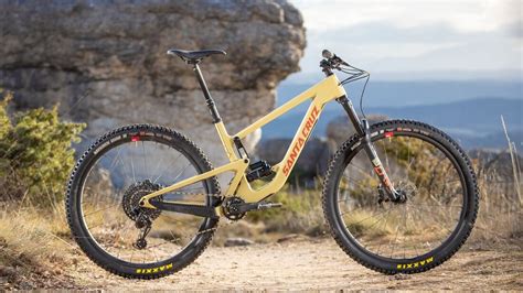This is their attempt at the do it all bike ready to get you up the biggest climbs and down the. Im Test: Santa Cruz Hightower S Carbon C 29 (Modelljahr ...