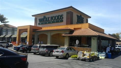 Thunderbird (2.something here as 3 is still not stable and had some nasty bugs last i tried) sorts mails by date by default. Whole Foods Market 6350 W 3rd St, Los Angeles, CA 90036 ...