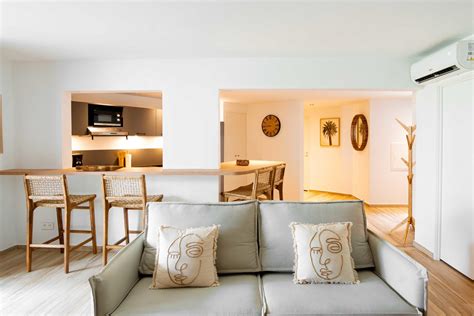 Your Coastal Haven: Charming 2BR Apartment in Orient Bay - Home Rental