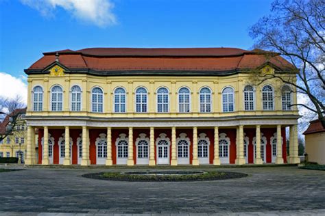 Es stehen insgesamt 80 betten zur verfügung, evtl. Schloss Merseburg - www.merseburg-tourismus.de