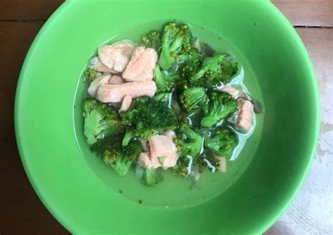 Kembali ke resep sup krim brokoli kali ini. Resep Makanan Anak Sup Ikan Salmon Brokoli oleh ADNA Cook ...