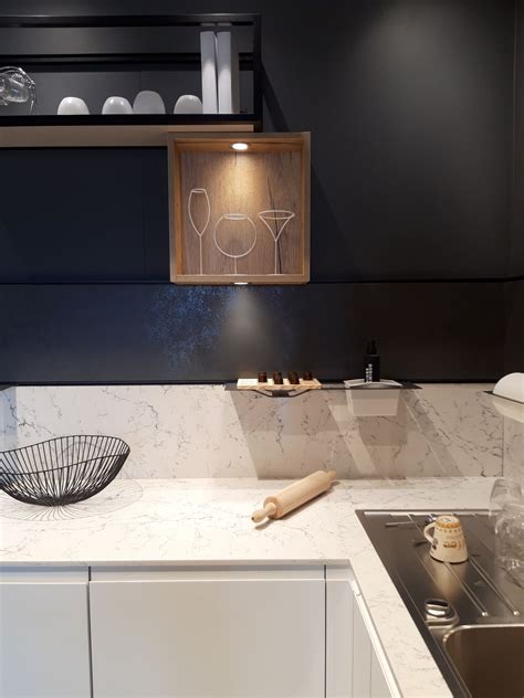 La plupart des prestataires proposent également de venir le poser directement une fois vos meubles de cuisine installés. Le coloris Blanc Matanuska dans la gamme quartz saura ...
