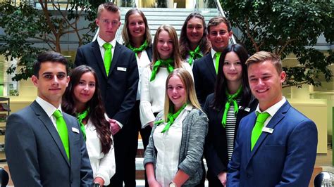 Ausbildungsplatz, lehrstelle (vollzeit) als ausbildung zur/zum sozialversicherungsfachangestellten (sofa) (m/w/d) in ludwigsburg bei der firma ikk classic. AOK Bayern: Ausbildung zum Sofa - nichts für die Couch ...
