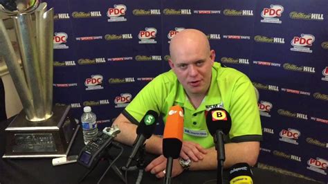 Michael van gerwen heeft in de vierde ronde van het wk darts kinderlijk eenvoudig afgerekend met stephen bunting. Michael van Gerwen stond tijdens het WK darts onder grote druk - YouTube