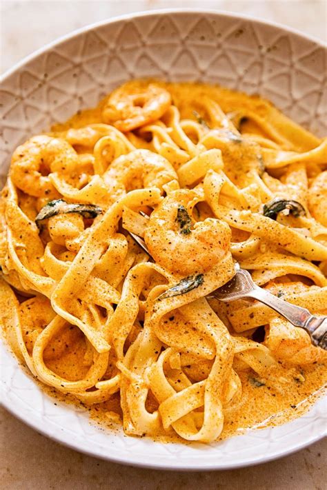 An easy weeknight pasta that's just rich enough This prawn pasta in creamy sun-dried tomato, basil and ...