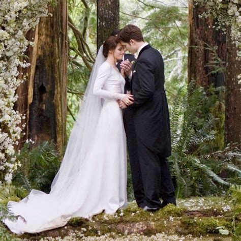 Kristen stewart, twilight november 21, 2011. Kristen Stewart Long Sleeves Wedding Dress In Twilight ...