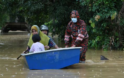 Situasi banjir di terengganu juga dilihat semakin pulih dengan penurunan jumlah mangsa banjir kepada 318 orang dari 82 keluarga setakat 6 petang ini berbanding 1449 orang dari 331 keluarga pada tengah hari. Malaysians Must Know the TRUTH: Banjir: Lebih banyak ...