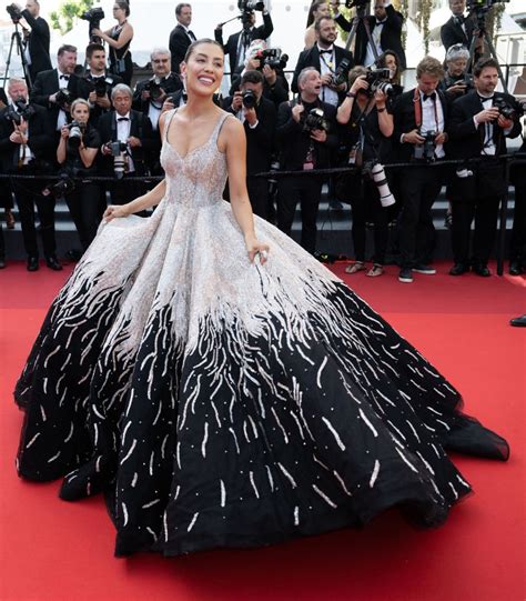 Michelle Salas Usa Vestido Princesa Y Cristales Arrasa En Cannes Fama