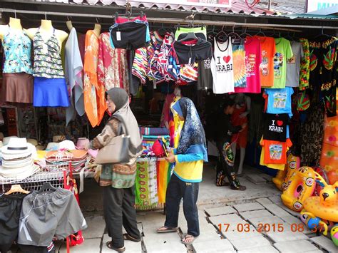 Dia mempunyai cerita menarik yang penuh dengan peristiwa. JALAN JALAN: MELAWAT KOH LANTA