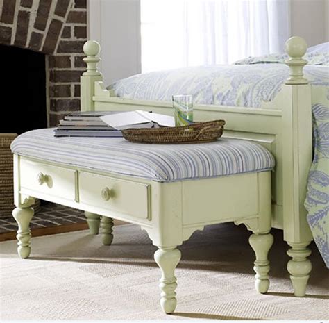 Bedroom storage bench can be made of wood, metal, leather, fabrics or microfibers. Creative bedroom storage bench designs