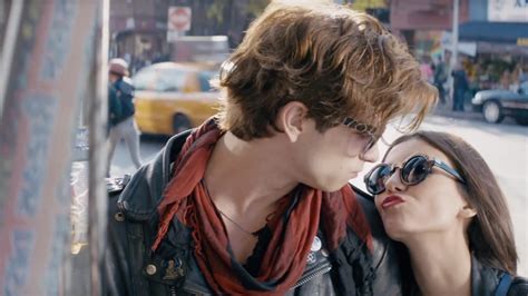 Victoria Justice S Real Life BF Kisses Her Movie BF In The Trailer For Naomi And Ely S No Kiss