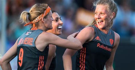 Van maasakker is the daughter of aylen van maasakker (left), cofounder, president, and ceo of dutch hockey team ajax, and riegen van waal check out featured articles and pictures of caia van maasakker in 2013 she competed for the dutch men's team in the men's tournament winning her a. Hockeysters halen uit tegen China | Sport | Telegraaf.nl