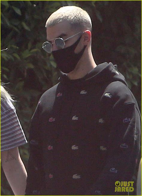 Joe Jonas Sophie Turner Step Out For First Time Since Welcoming
