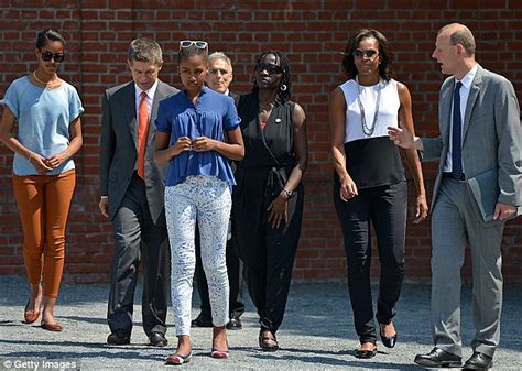 Michelle Obama Rubs Weary Presidents Forehead At State Dinner After Berlin Speech Daily Mail