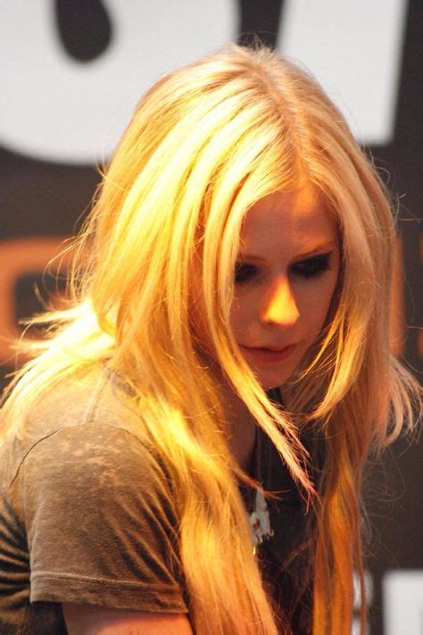 Avril Lavigne Ash Blonde Hair Colour Avril Lavigne Style Avril Lavingne